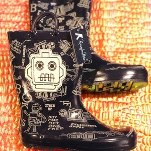 NWT BOYS RAIN BOOTS in Size 2